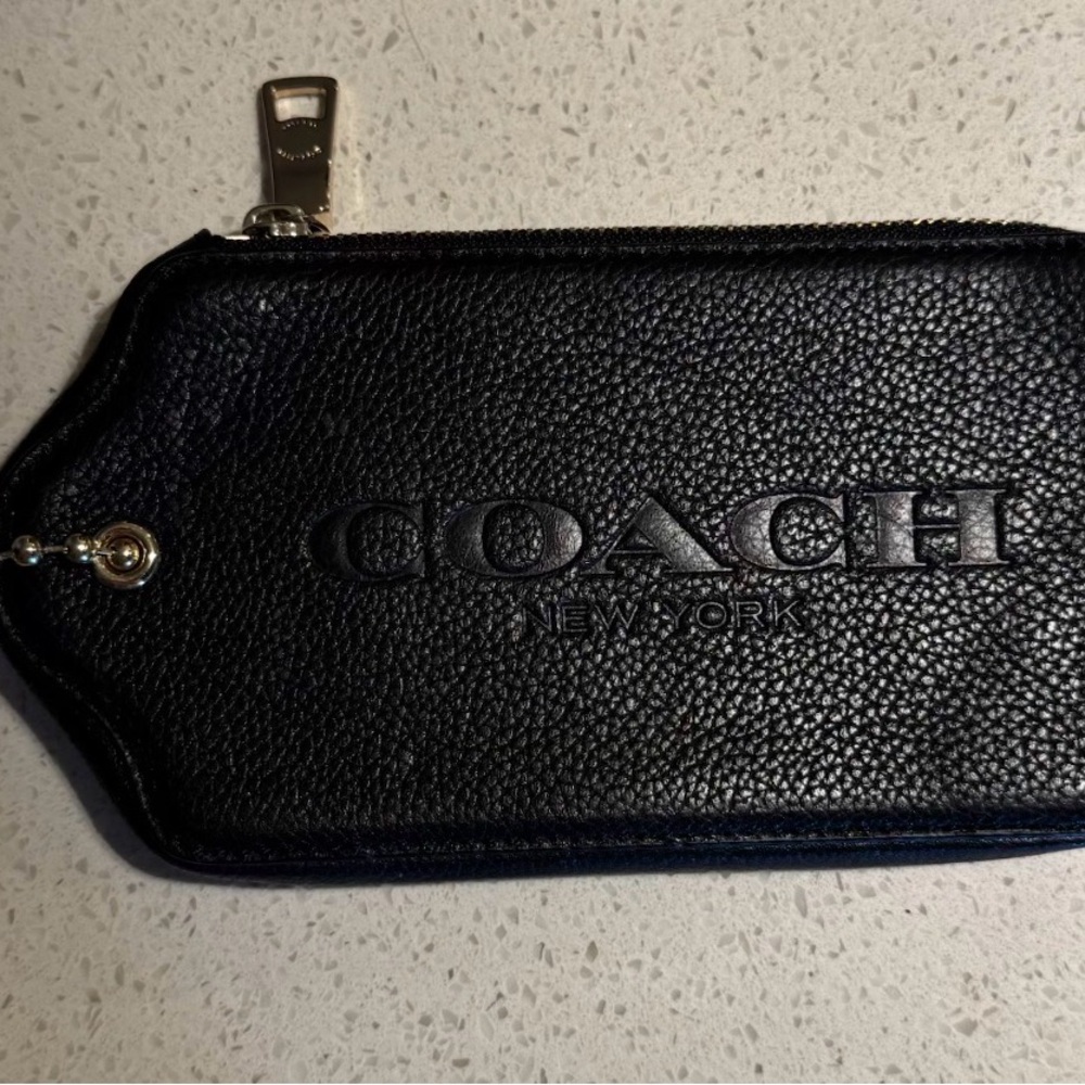 NWOT - Coach Black Pebbled Leather Hangtag Wristlet - Picture 2 of 3